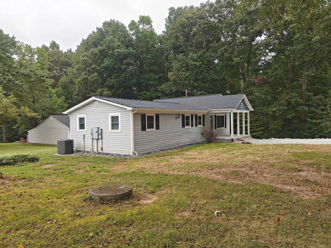 2561 Mountain View Rd - Photo 2 of 14