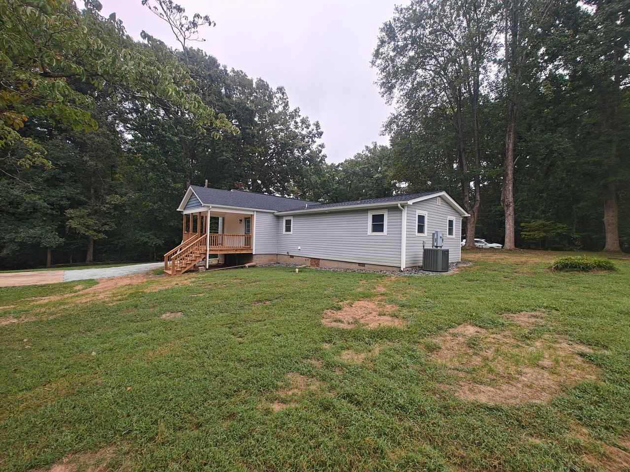 2561 Mountain View Rd - Photo 3 of 14