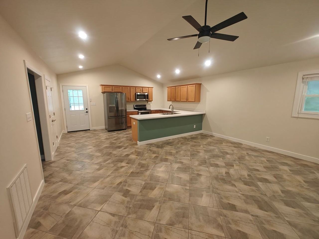 2561 Mountain View Rd - Photo 6 of 14