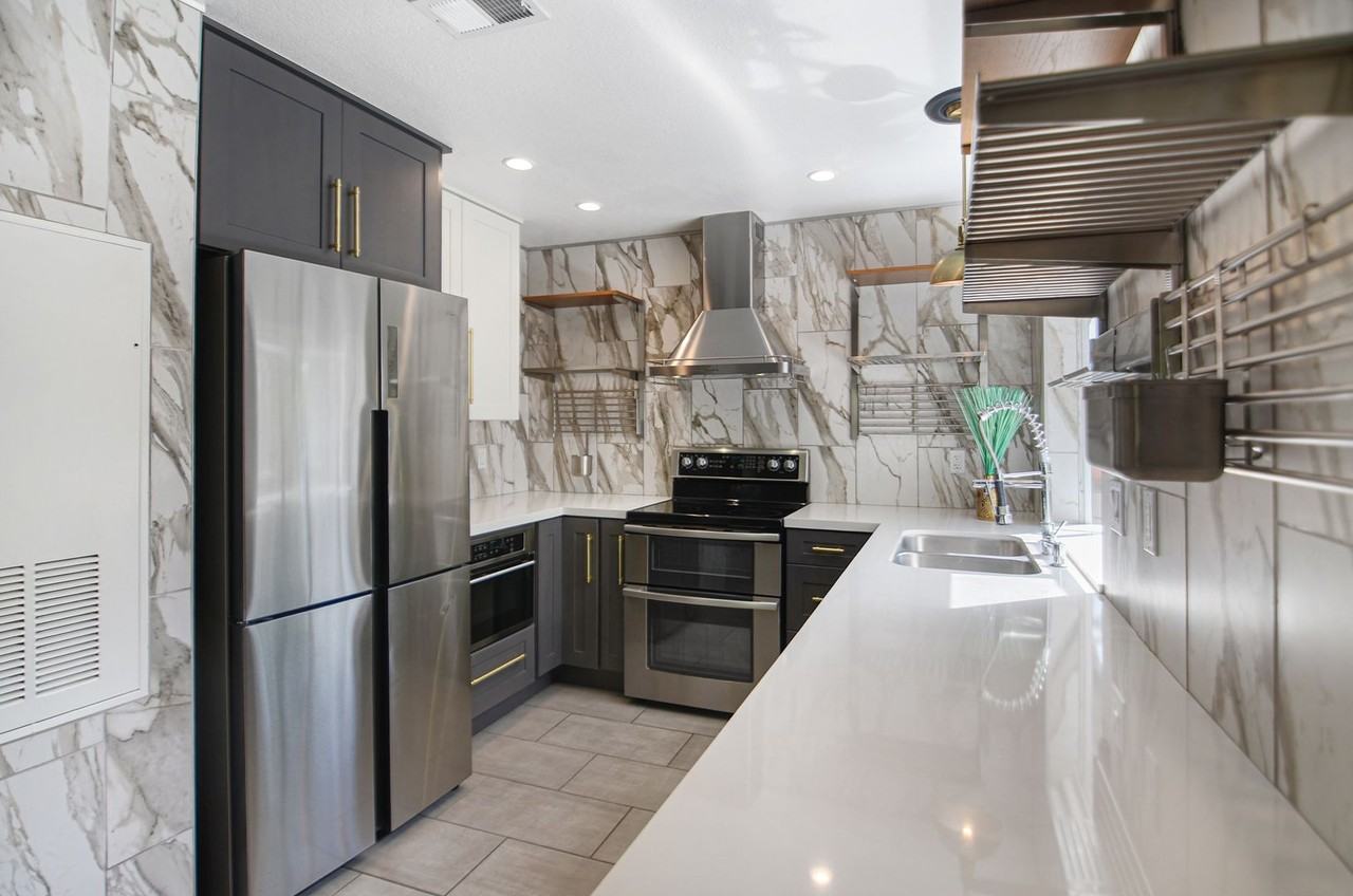 18 Corniche Dr #H - Photo 3 of 23