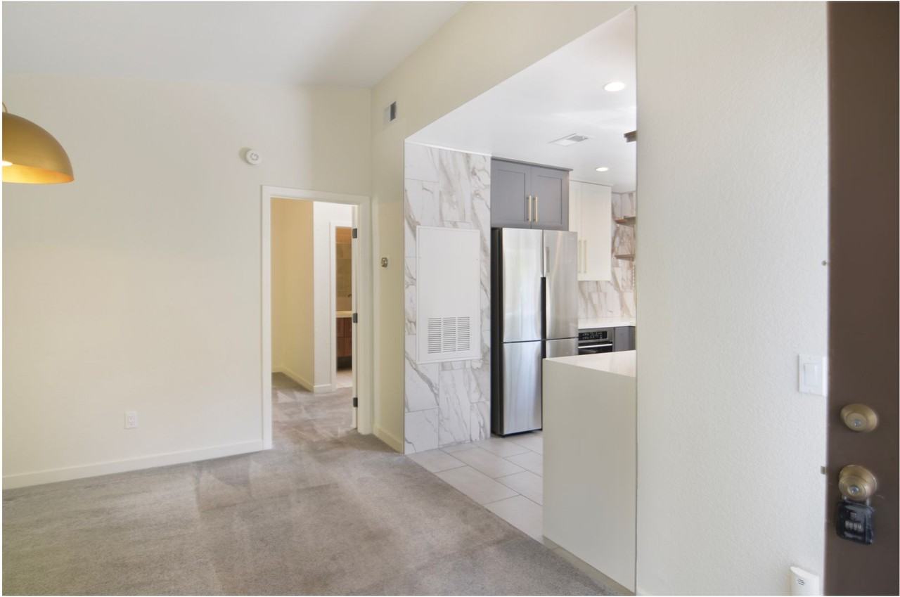 18 Corniche Dr #H - Photo 6 of 23