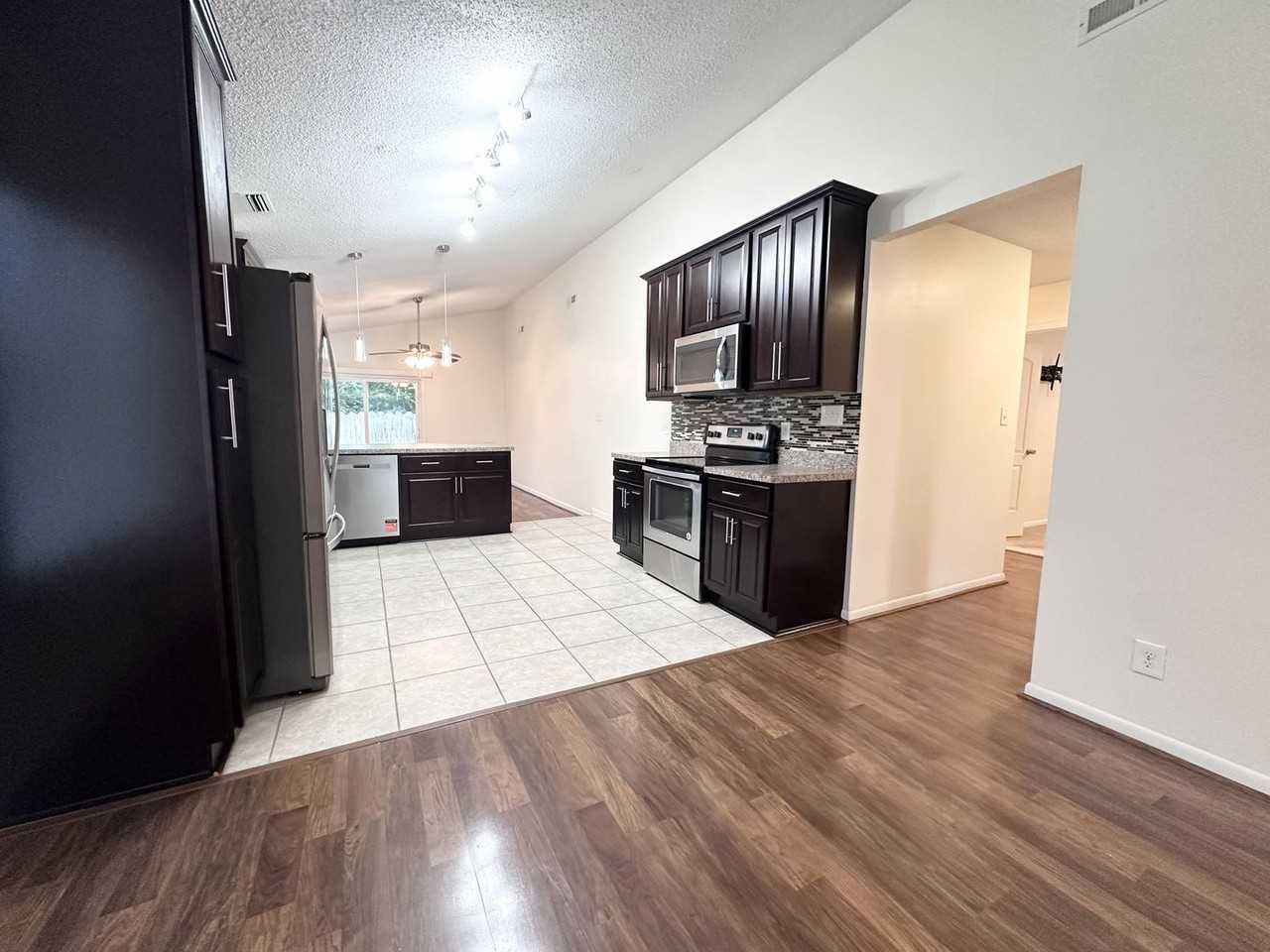 1696 Guthrie St - Photo 4 of 23