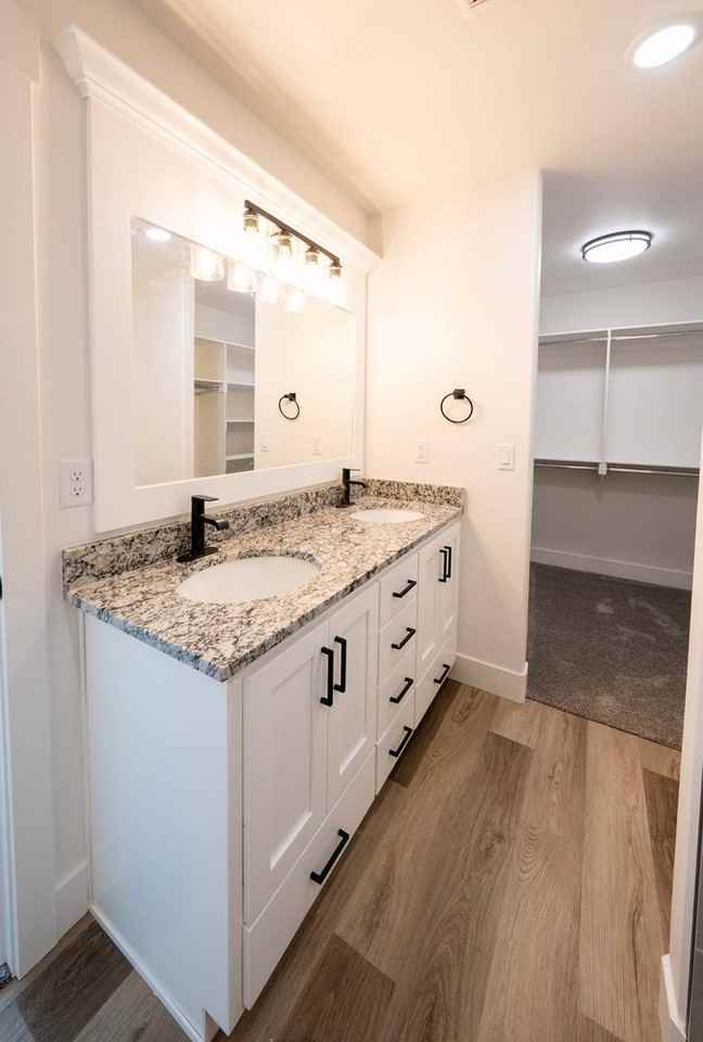 505 Jeanine Dr - Photo 7 of 26