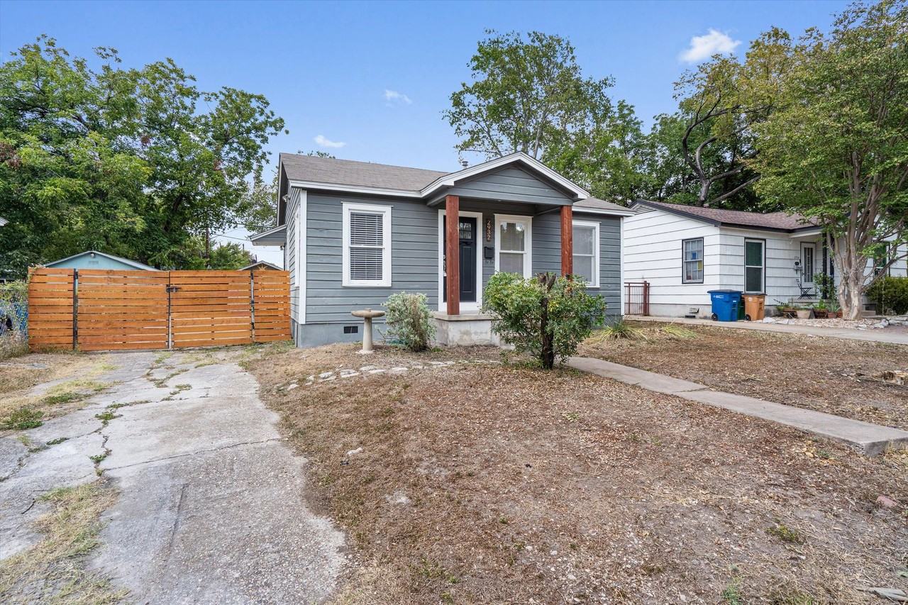 2932 Moss St - Photo 2 of 21