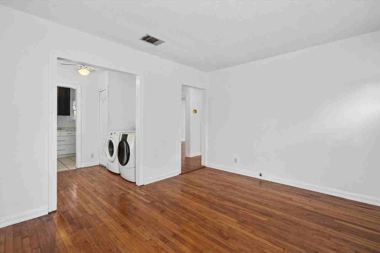 2932 Moss St - Photo 4 of 21