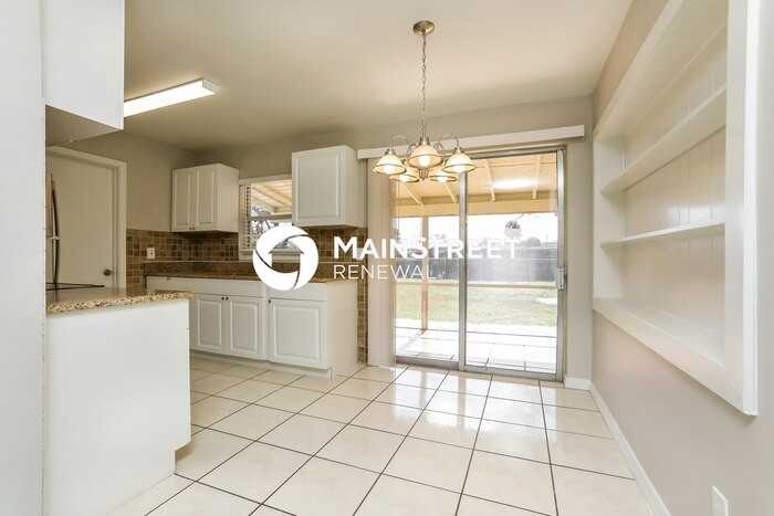 4424 Edgebrook Dr - Photo 5 of 16