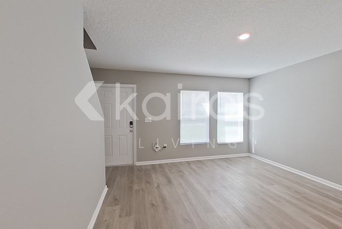 2899 W Xenox Dr - Photo 2 of 24