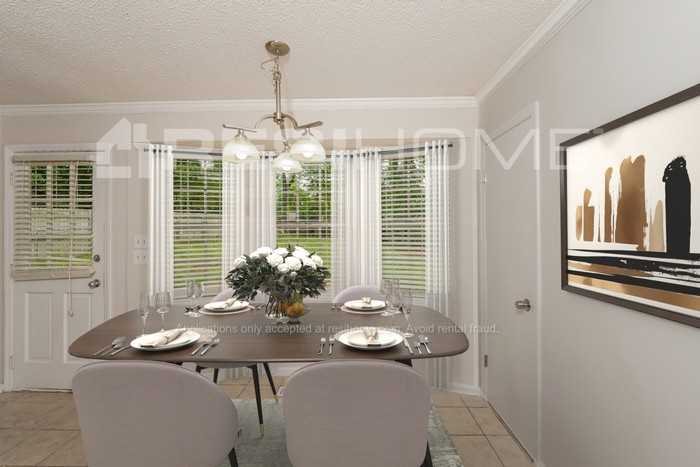 6812 Markham Dr - Photo 4 of 20