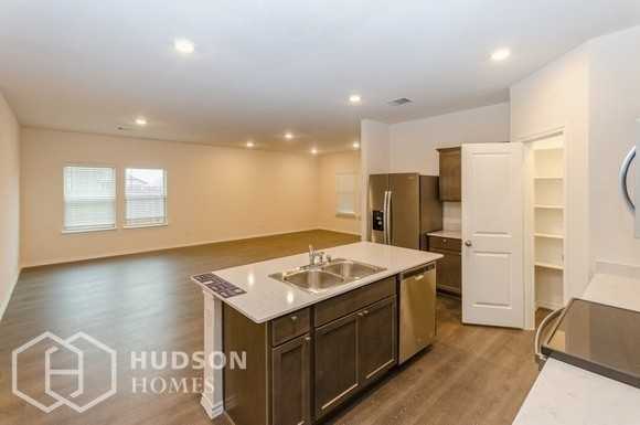 1521 Brookfield Dr - Photo 3 of 22