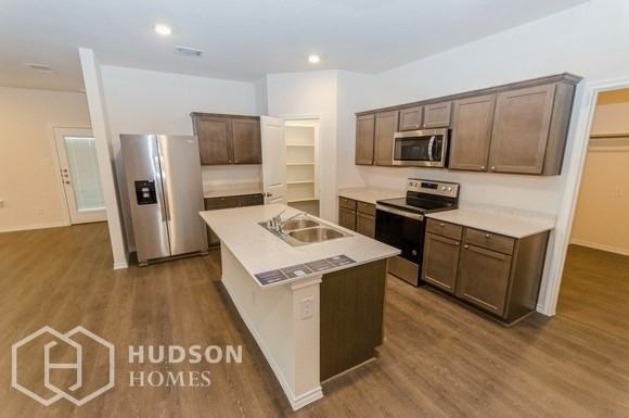 1521 Brookfield Dr - Photo 4 of 22