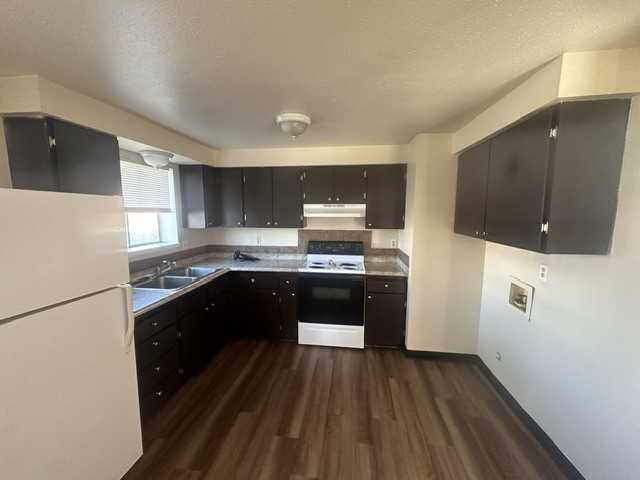 219 23rd Ave S - Photo 2 of 8