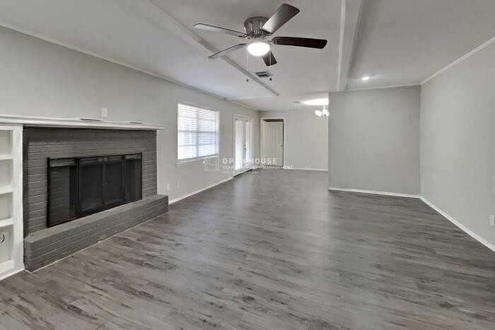 246 Spring Pines Dr - Photo 4 of 21