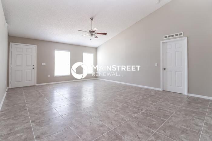 927 Cambridge Ct - Photo 2 of 15