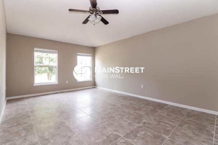 927 Cambridge Ct - Photo 4 of 15