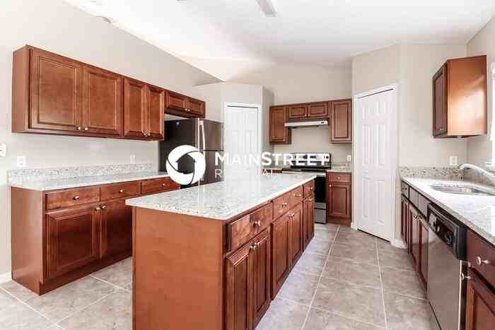 927 Cambridge Ct - Photo 6 of 15