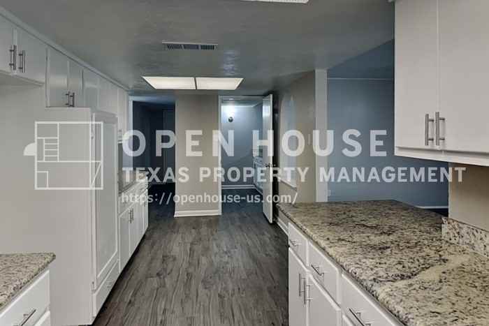 5901 Excalibur Dr - Photo 7 of 21