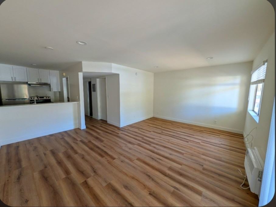 1784 North Sycamore Avenue - Photo 2 of 11