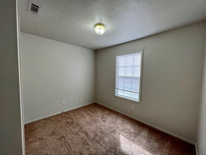11732 W Trinity Ave - Photo 5 of 14