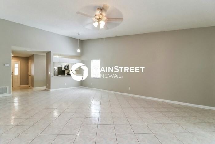 9910 Sir Frederick St - Photo 4 of 16