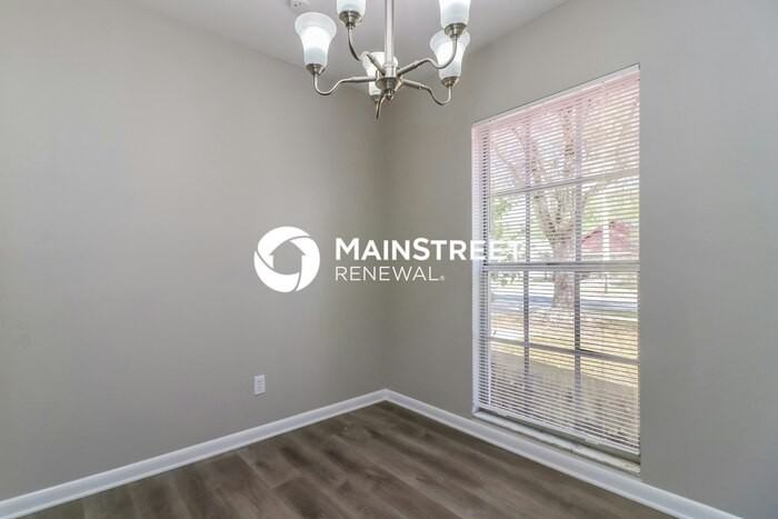 9910 Sir Frederick St - Photo 5 of 16