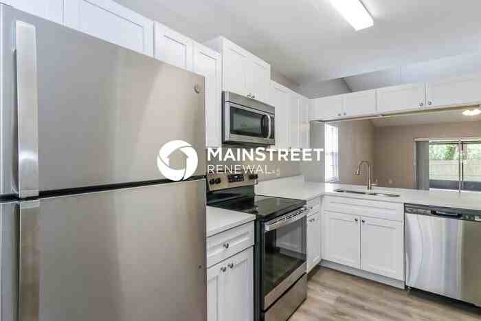 9910 Sir Frederick St - Photo 6 of 16