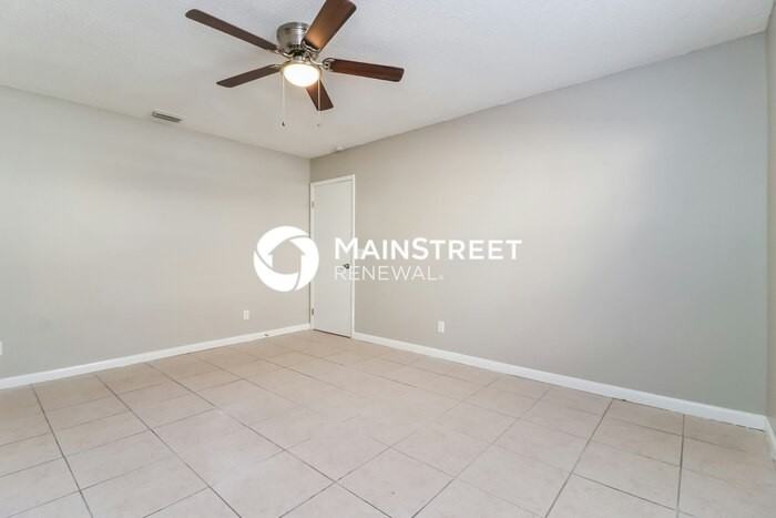9910 Sir Frederick St - Photo 7 of 16