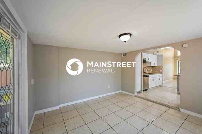587 Martin Place Blvd - Photo 5 of 16
