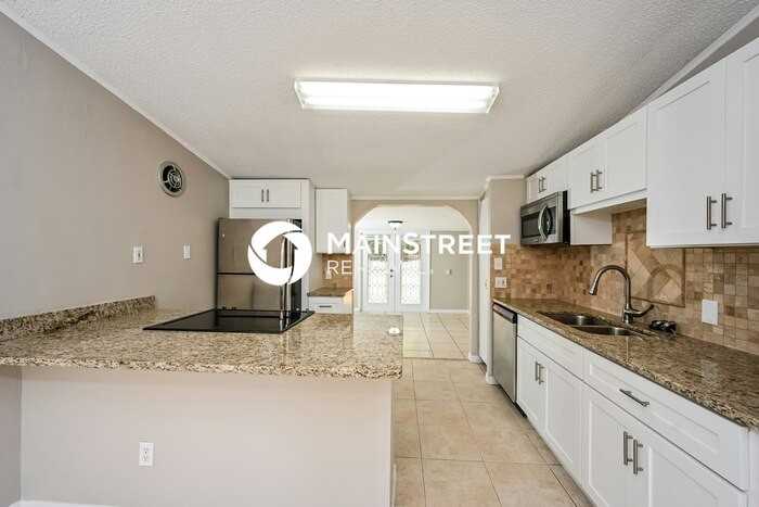 587 Martin Place Blvd - Photo 6 of 16