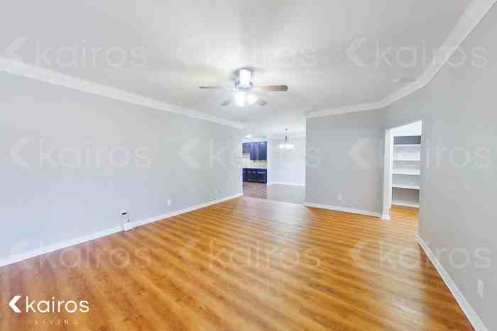 7133 Mosley St - Photo 4 of 22