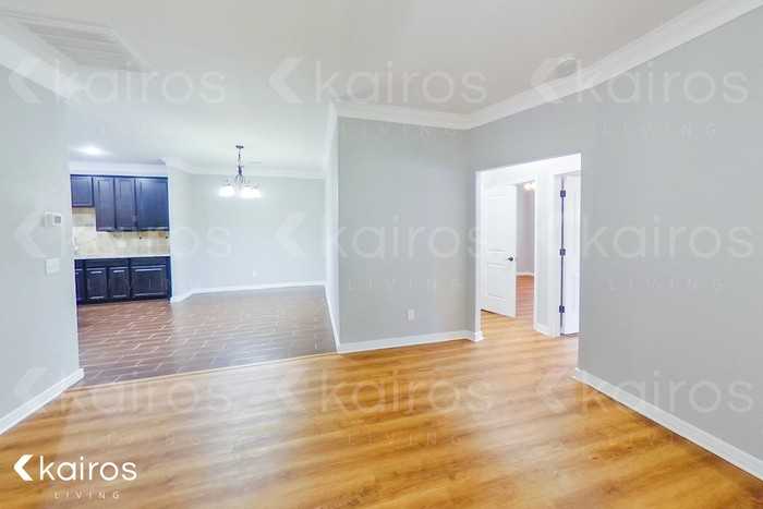 7133 Mosley St - Photo 5 of 22