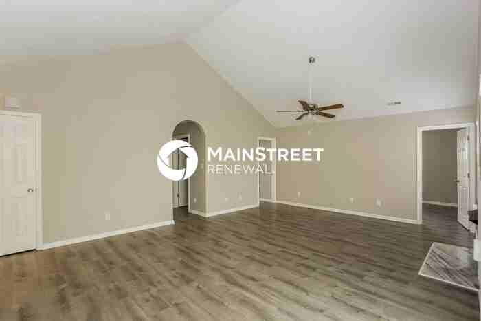 2000 Duke Adam St - Photo 5 of 15