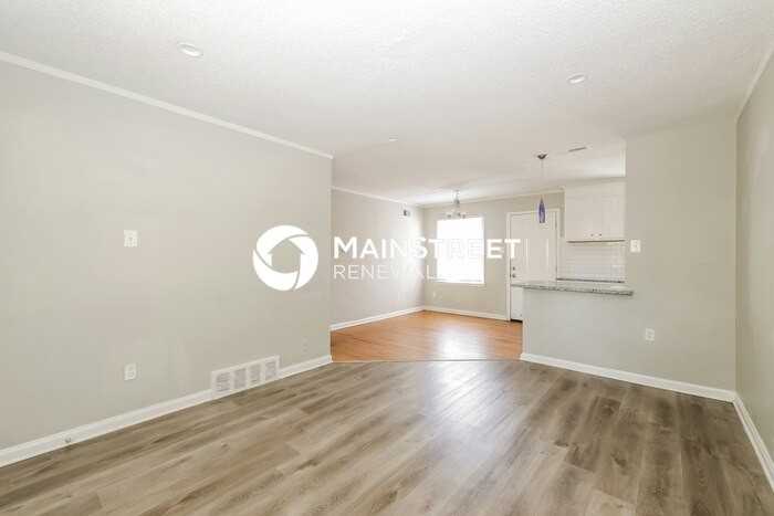 965 Elizabeth Ln - Photo 3 of 16