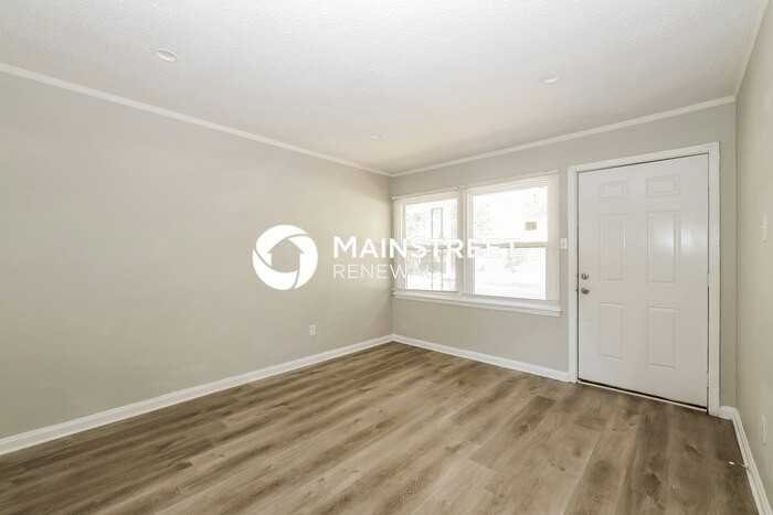 965 Elizabeth Ln - Photo 4 of 16