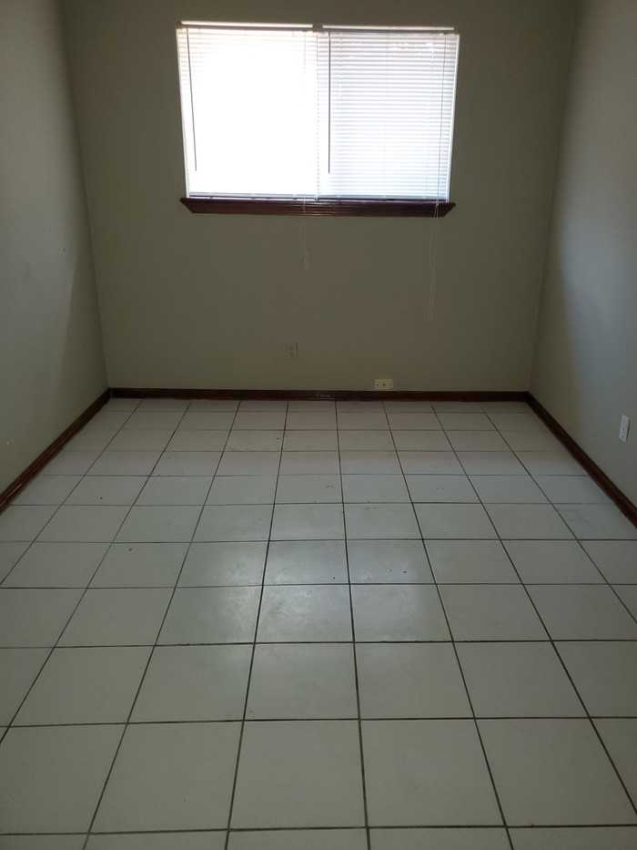 1805 White Tail Dr - Photo 3 of 8