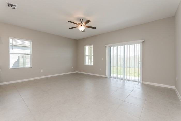 320 Kenilworth Dr - Photo 4 of 15