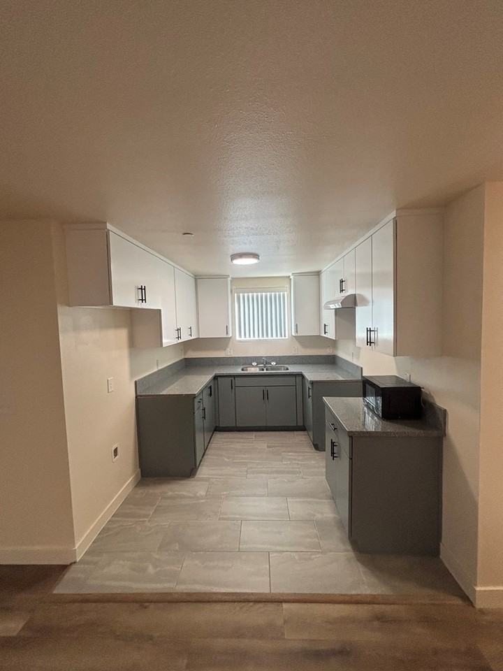 7019 Estrella Avenue - Photo 4 of 22