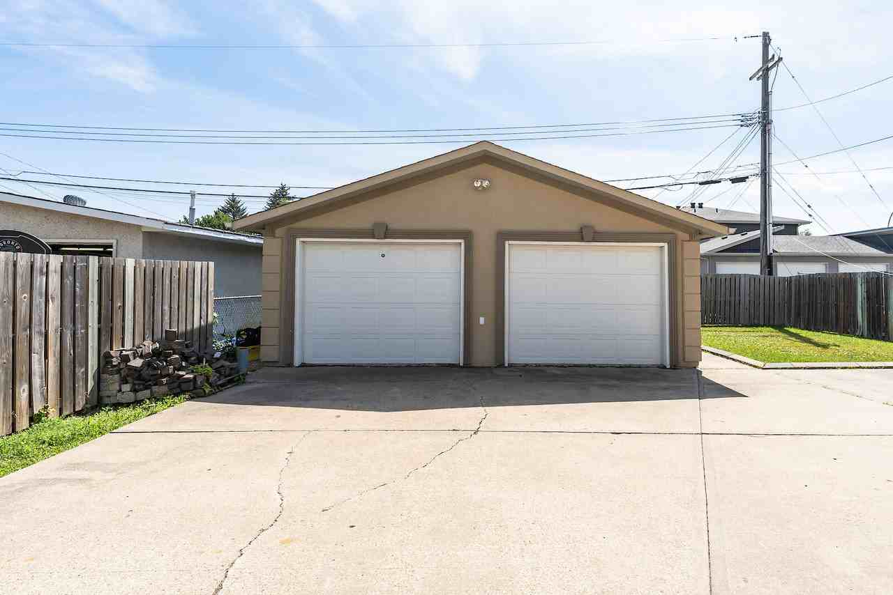 16431 97 Ave Nw - Photo 3 of 17