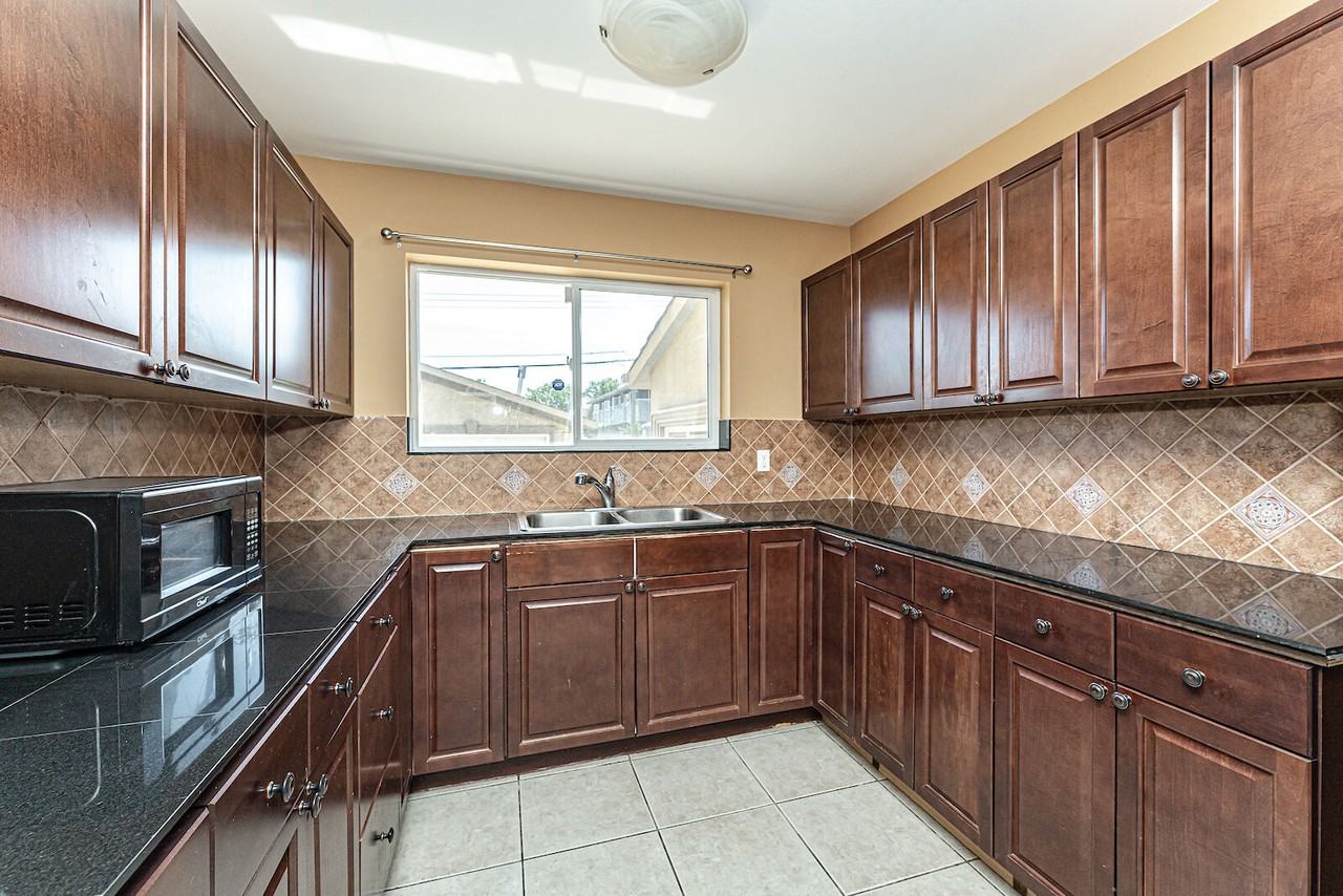 16431 97 Ave Nw - Photo 7 of 17