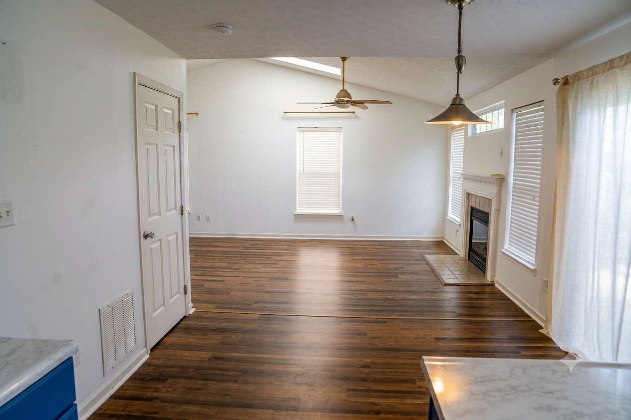 3516 King Edward Way #NA - Photo 6 of 21