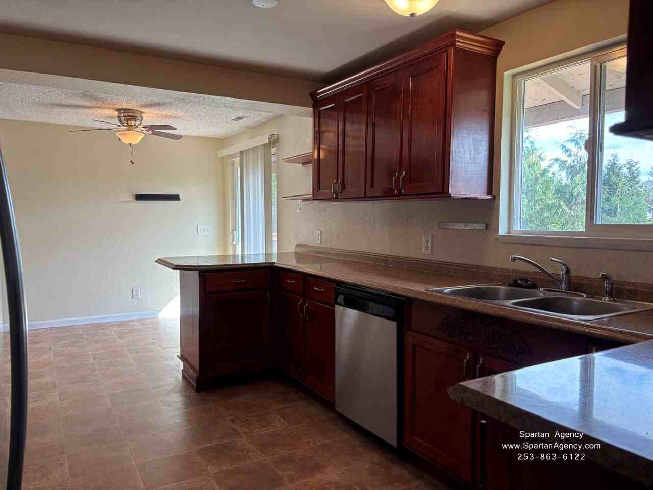 15818 Elm St E #A - Photo 7 of 20