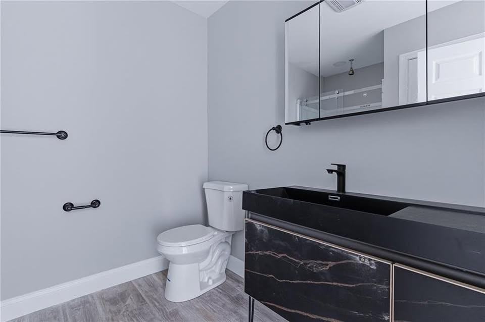 387 Broad St - Photo 5 of 10