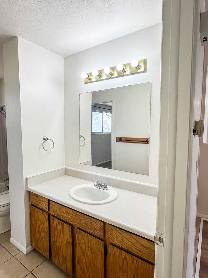 5333 S Peachwood Cir #NA - Photo 6 of 40