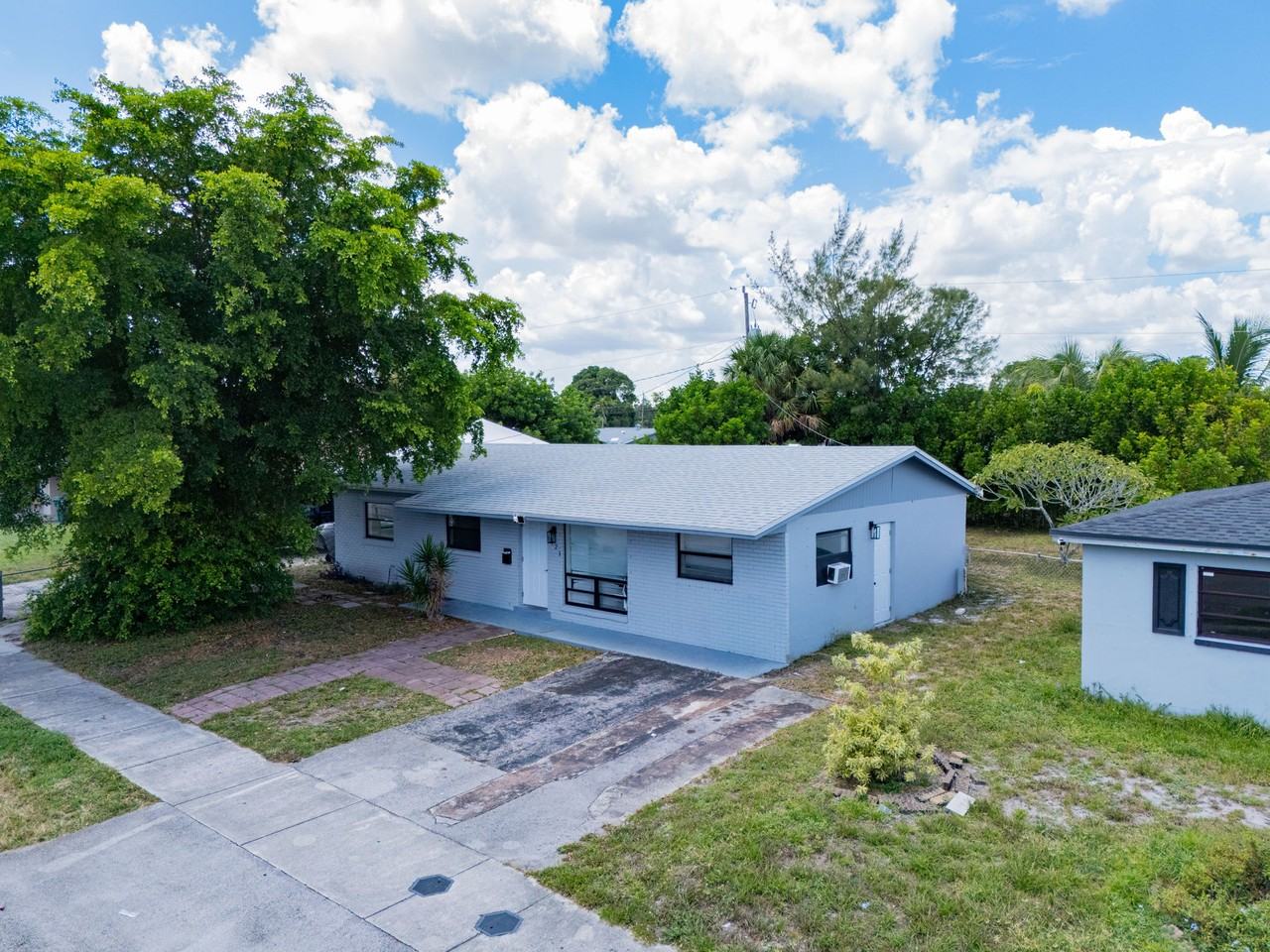 1421 Nw 32nd Ave #NA - Photo 2 of 33