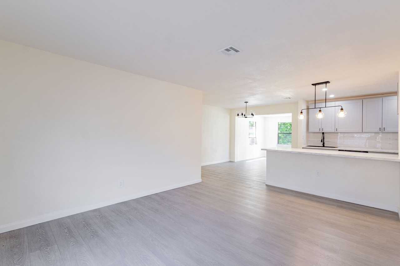 1421 Nw 32nd Ave #NA - Photo 7 of 33