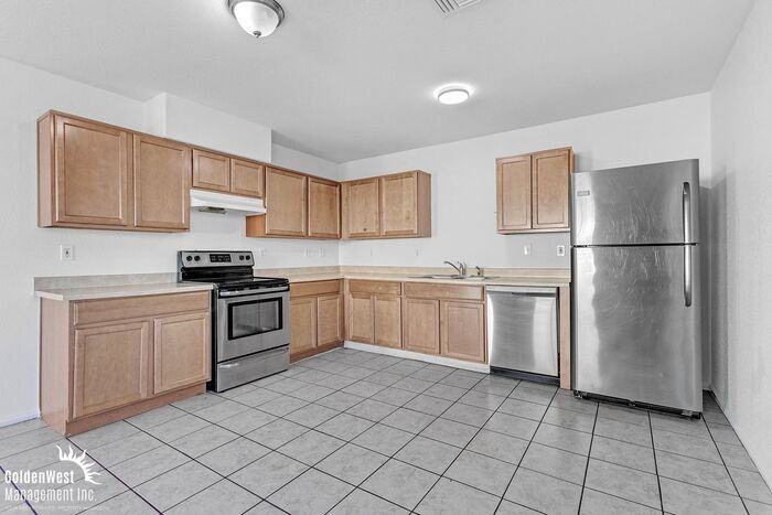 1601 S 4th St #1 - Photo 3 of 15