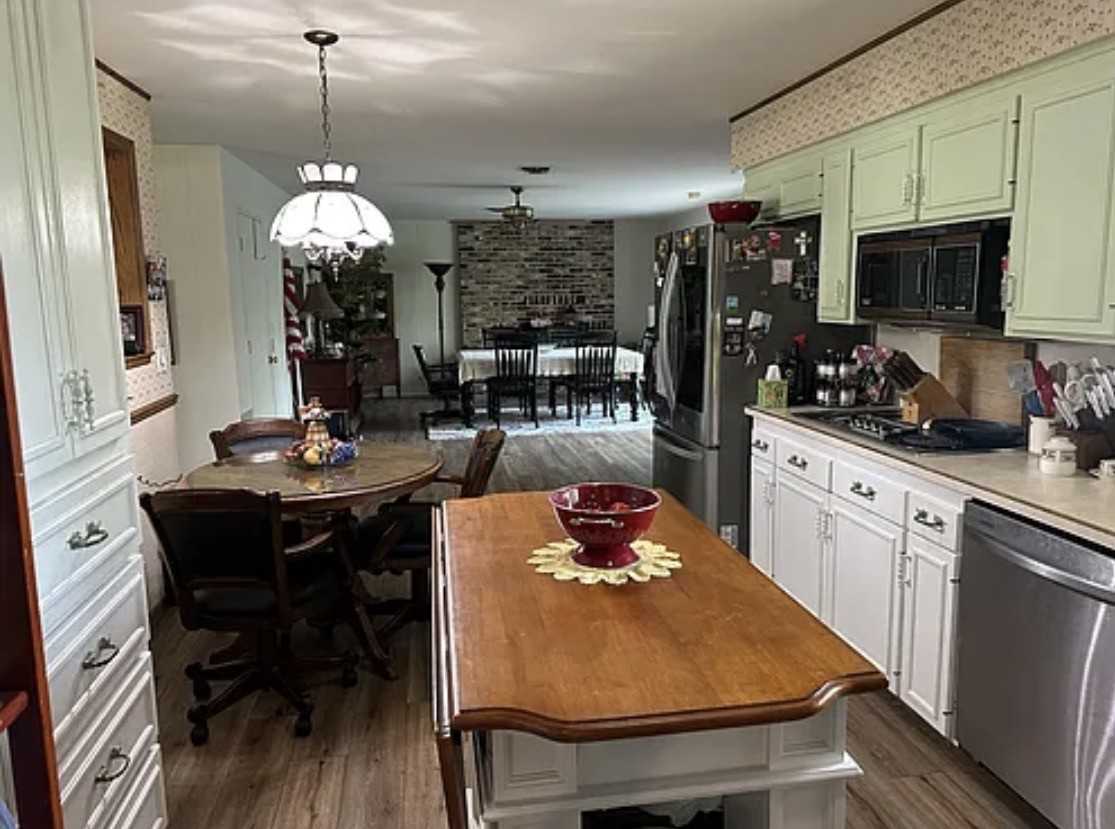 554 Loma Vista Dr #NA - Photo 2 of 20