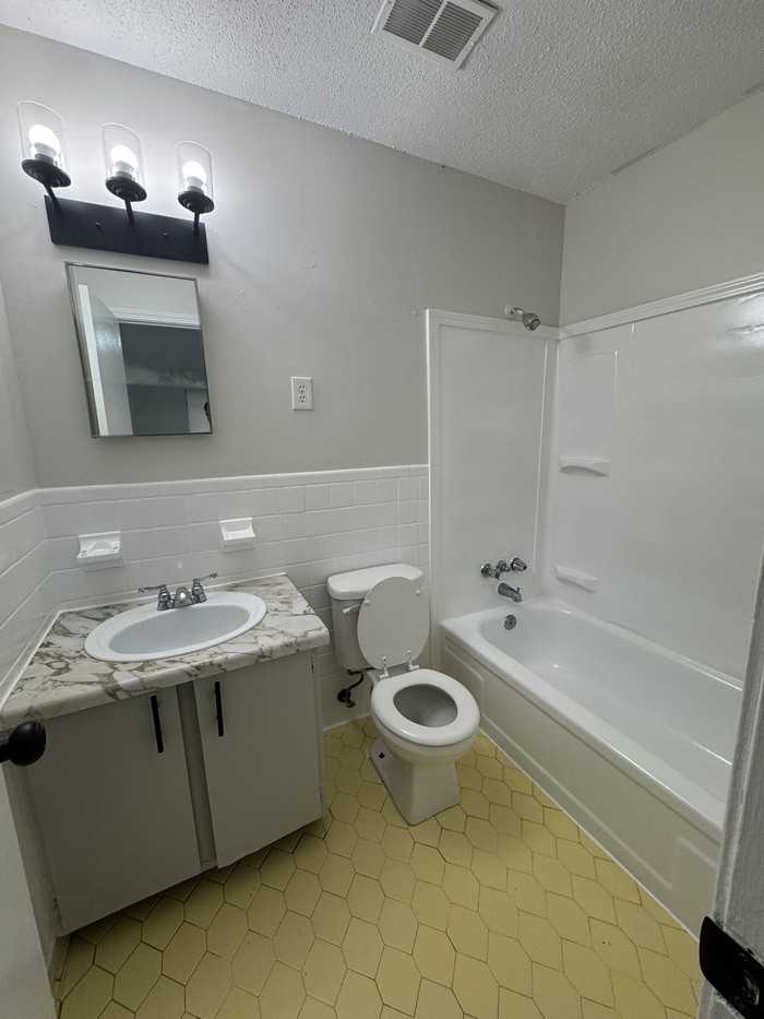 2017 Goldbrier Ln - Photo 6 of 10