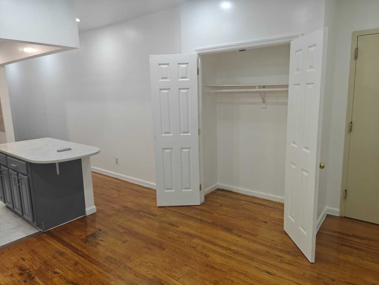 237 Howard Ave #1A - Photo 4 of 19
