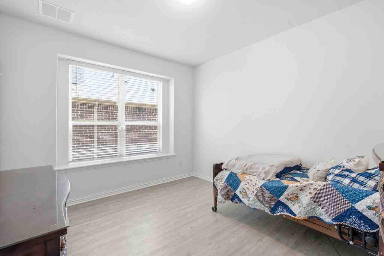 1324 Lake Grove Dr #NA - Photo 5 of 20