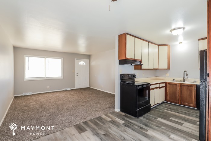 8608 Bristol Ave - Photo 2 of 12